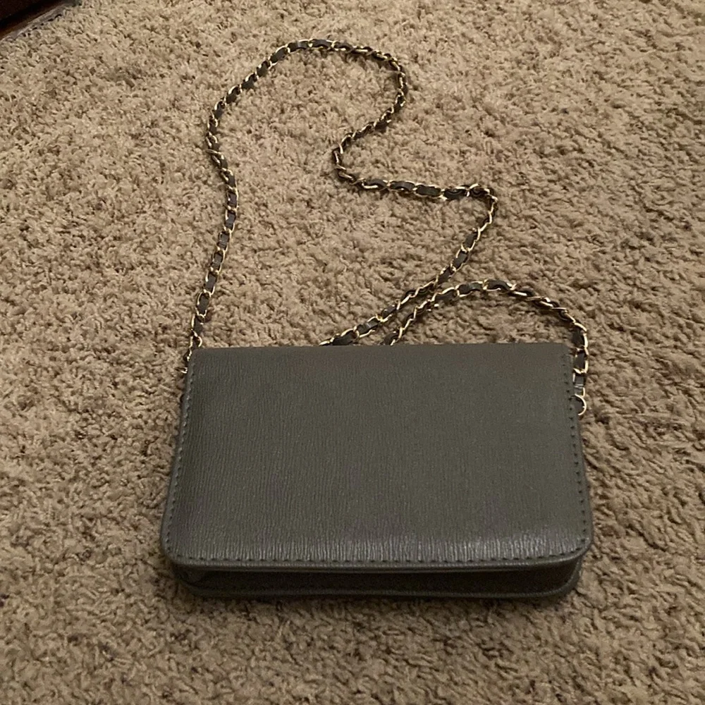 Bebe Gray Crossbody Bag Sleek Modern Design - Picture 2 of 3